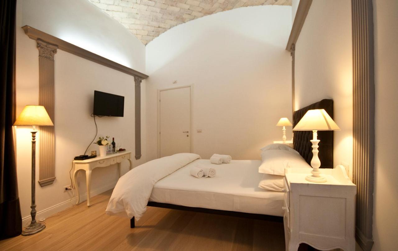 B&B La Finestra Sul Colosseo Rome Exterior photo