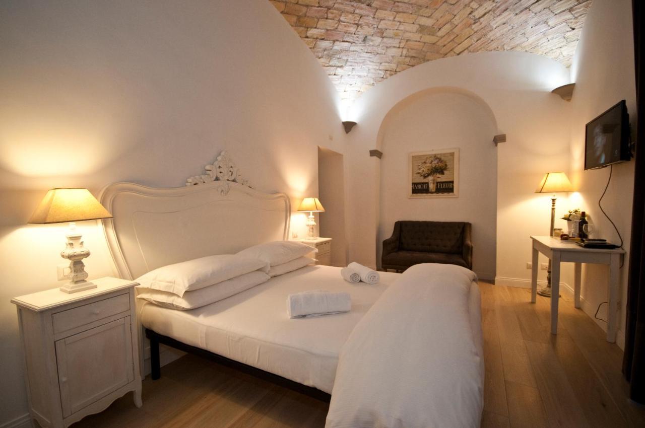 B&B La Finestra Sul Colosseo Rome Exterior photo