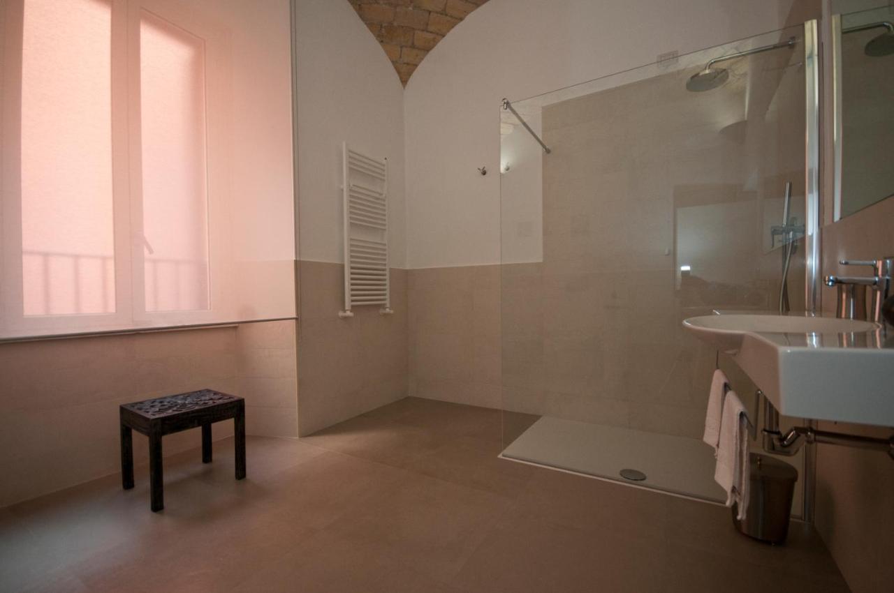B&B La Finestra Sul Colosseo Rome Exterior photo