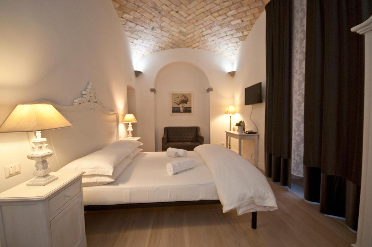 B&B La Finestra Sul Colosseo Rome Exterior photo